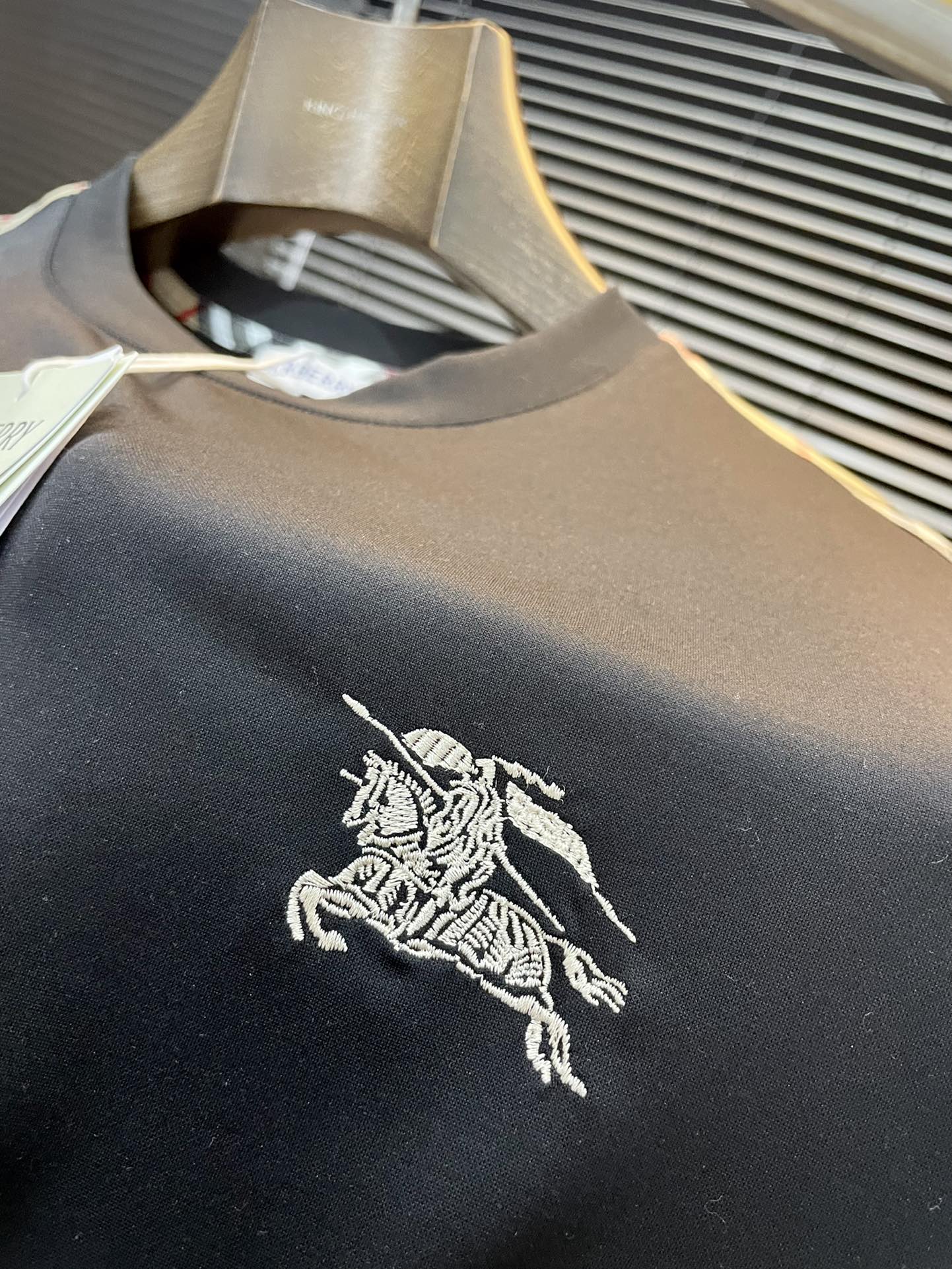  ♠️ Burberry-（巴宝莉）系列 VIP高级定制 2025新款短袖  百搭款式 任何人都可以轻松