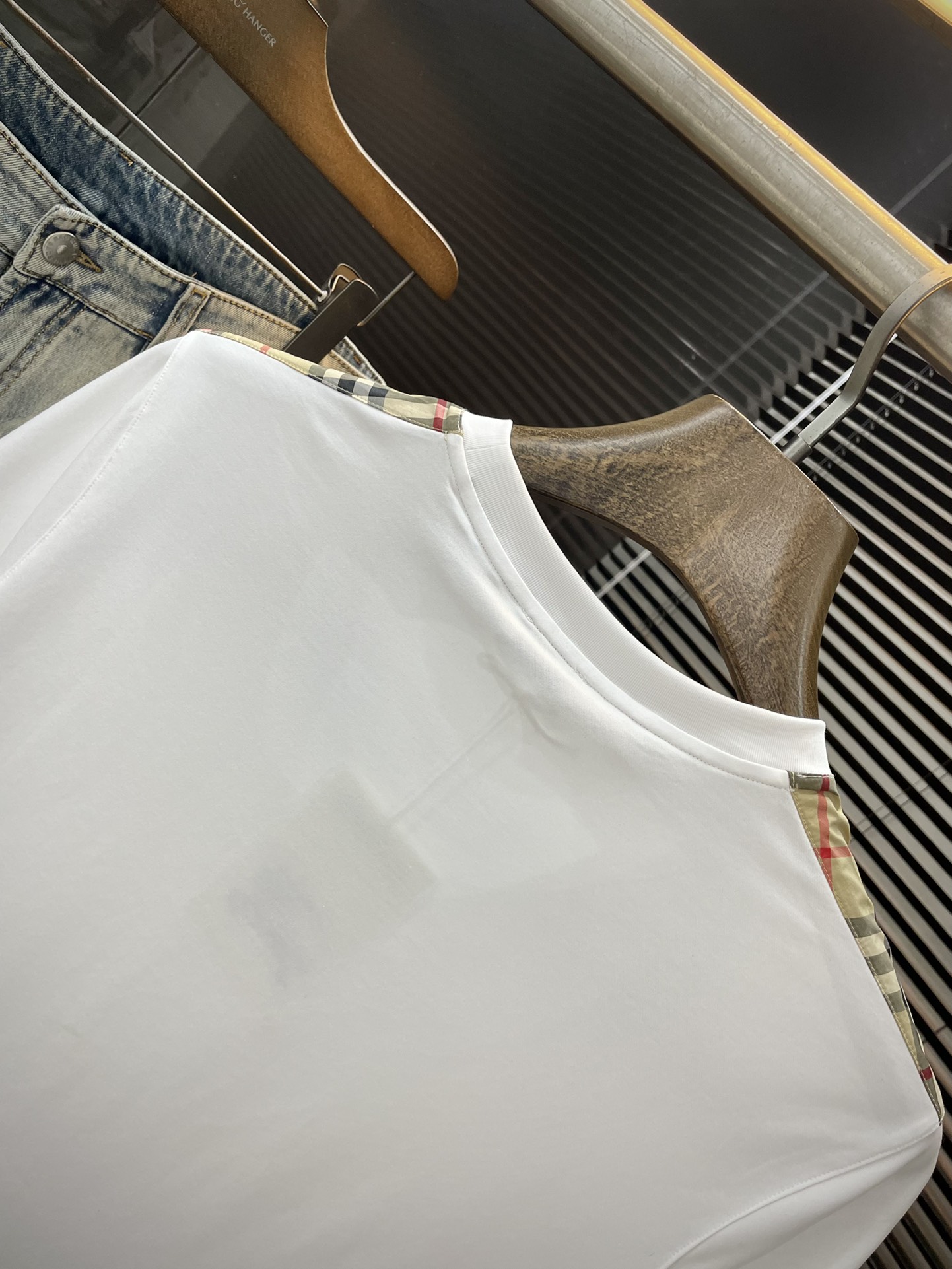  ♠️ Burberry-（巴宝莉）系列 VIP高级定制 2025新款短袖  百搭款式 任何人都可以轻松