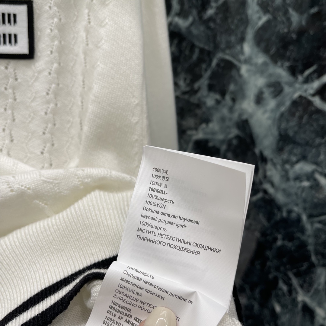 “Versatile One-Size-Fits-All Dress with Micro-Charging Blouse and Semi-Skirt Suit: Fashionable and Functional Clothing” - 图片 8