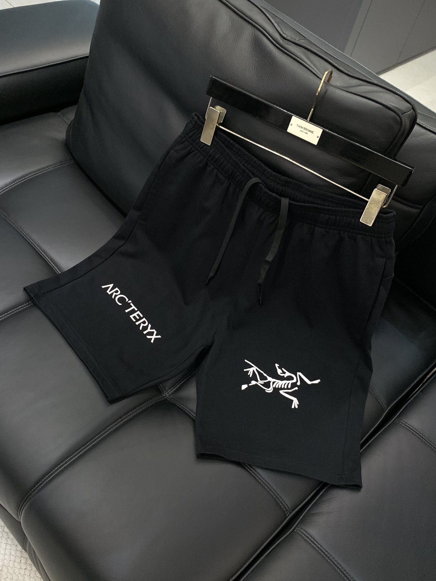 “2025 Summer Fashion: Arcteryx Original Clothing Collection with Stylish Vision” - 图片 3
