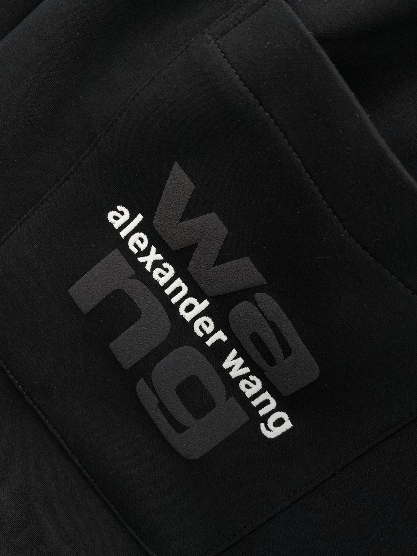 Fashion Series: King Alexander White Leisure Shorts with Unique Design - 图片 8