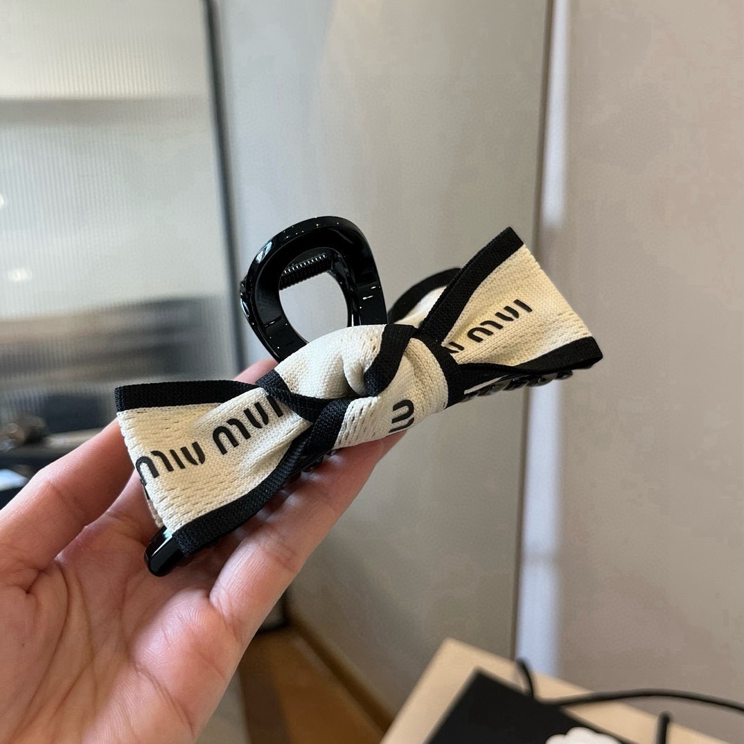 🆕

miumiu缪缪抓夹