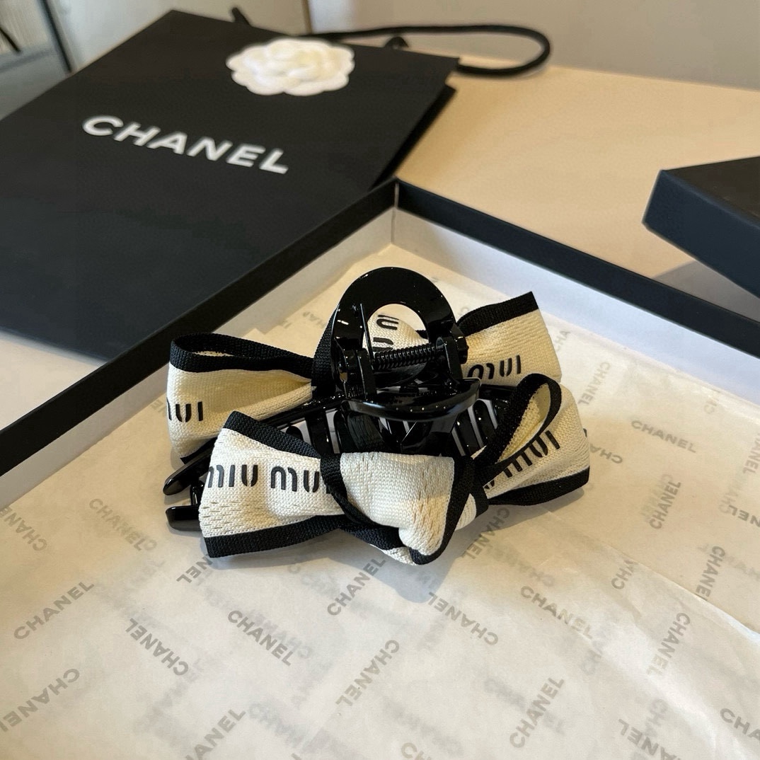 🆕

miumiu缪缪抓夹