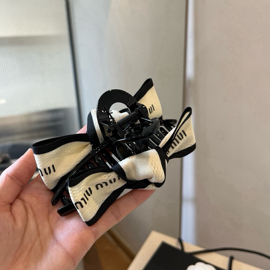🆕

miumiu缪缪抓夹