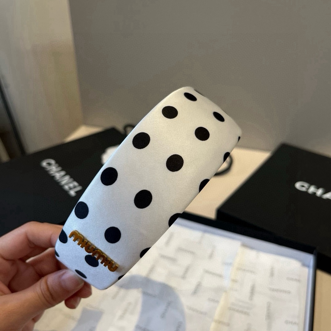 🆕

miumiu缪缪新款发箍