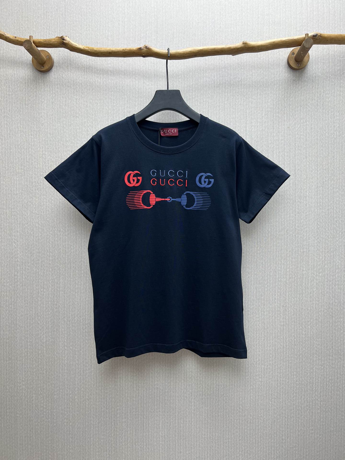 Camiseta de corte regular nueva de G para 25ss, confeccionada en algodón de punto azul marino, adornada con estampado d…