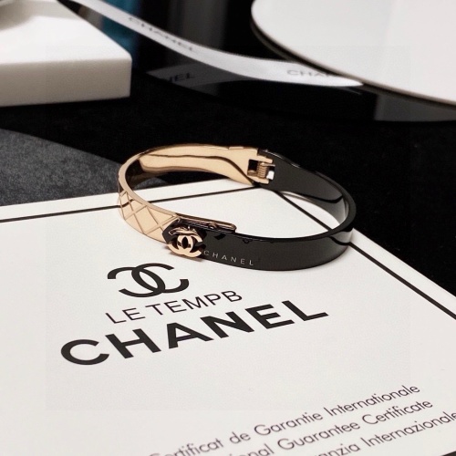 Elegante Brazalete Chanel con Diseño de Rombos y Acero Inoxidable 15 Elegante Brazalete Chanel con Diseño de Rombos y Acero Inoxidable