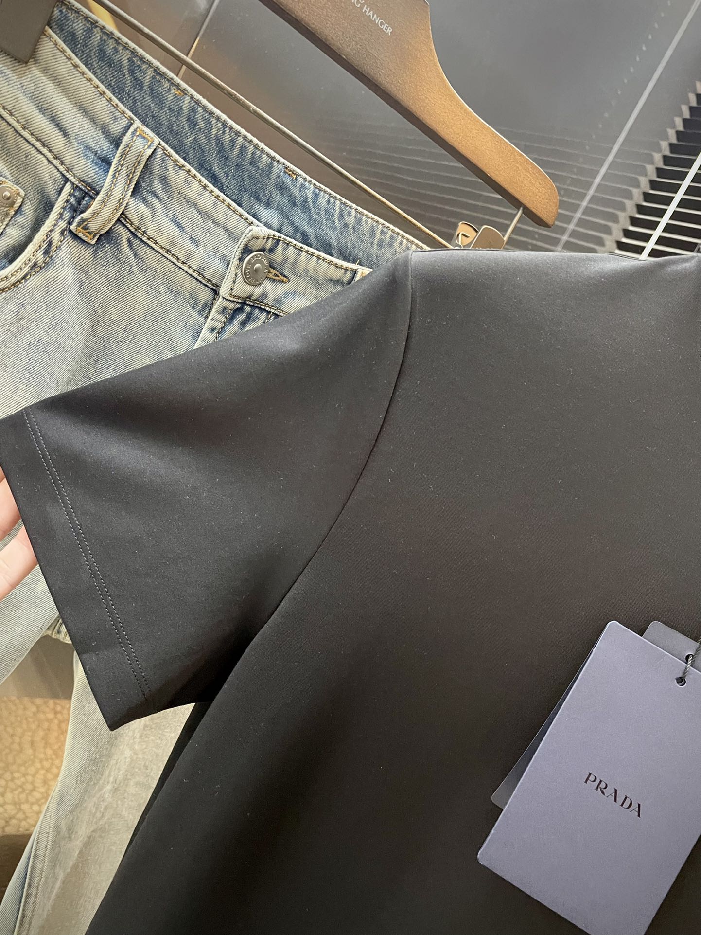  PRADA-（普拉达）系列 VIP高级定制 2025新款短袖  百搭款式 任何人都可以轻松驾驭 面料全