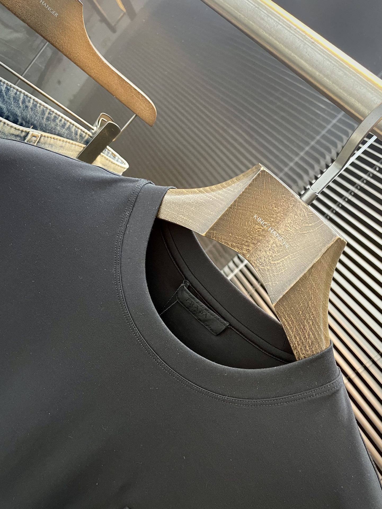  PRADA-（普拉达）系列 VIP高级定制 2025新款短袖  百搭款式 任何人都可以轻松驾驭 面料全