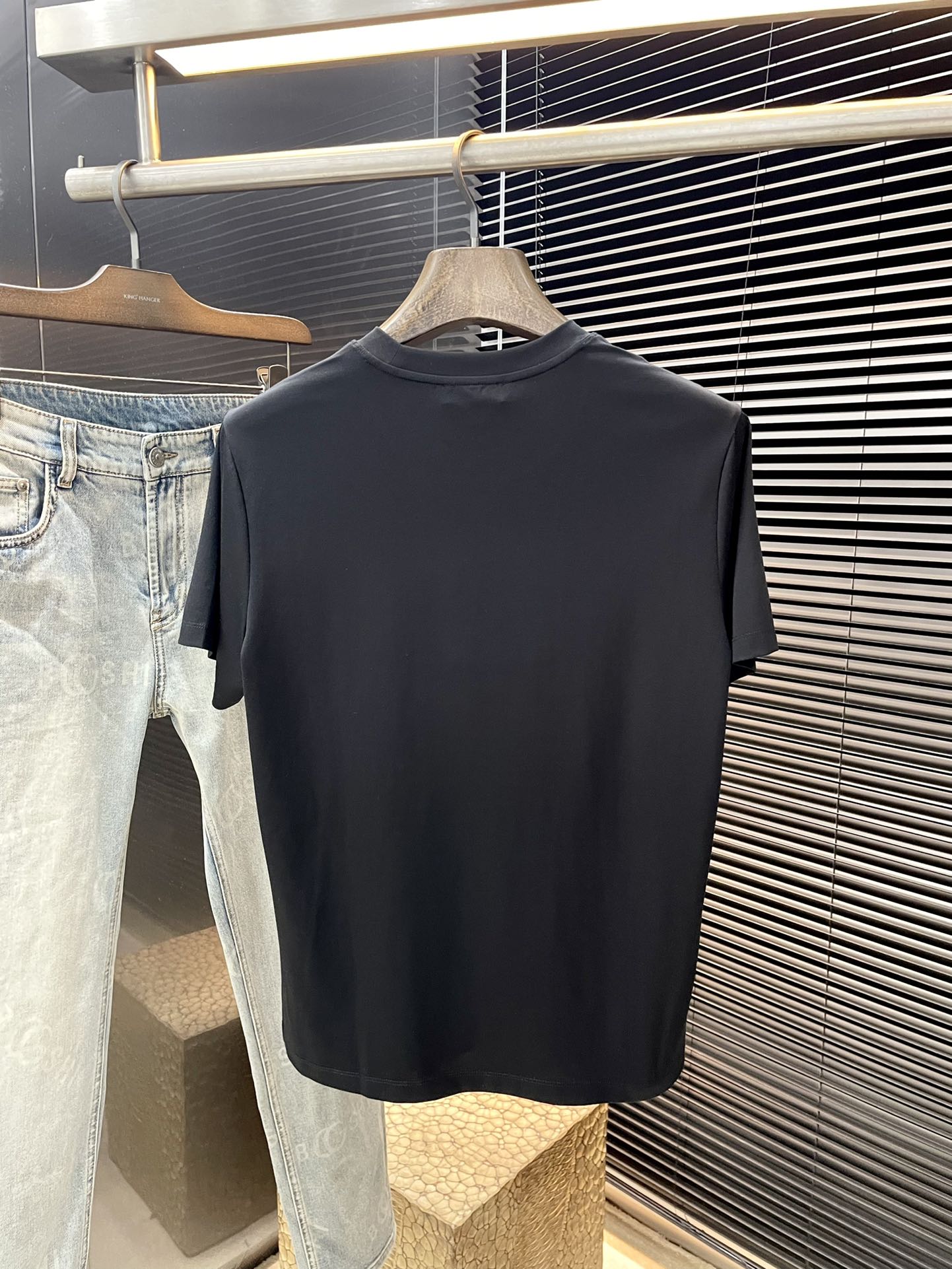  PRADA-（普拉达）系列 VIP高级定制 2025新款短袖  百搭款式 任何人都可以轻松驾驭 面料全