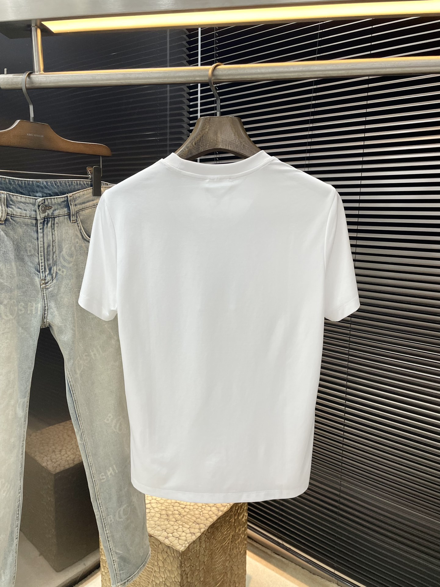  PRADA-（普拉达）系列 VIP高级定制 2025新款短袖  百搭款式 任何人都可以轻松驾驭 面料全