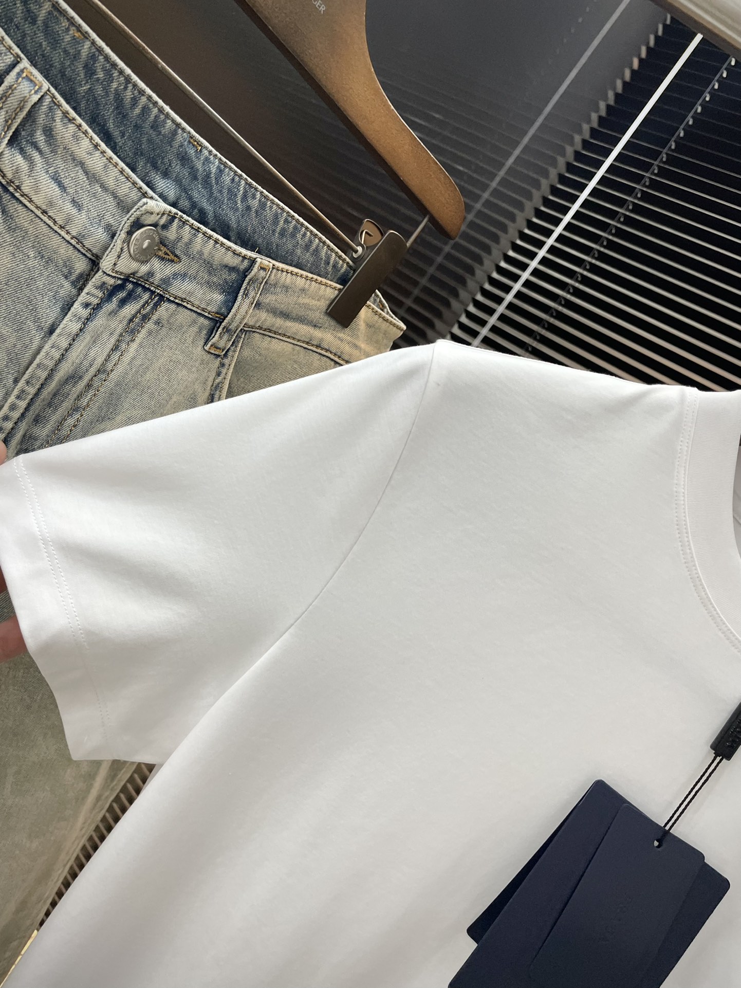  PRADA-（普拉达）系列 VIP高级定制 2025新款短袖  百搭款式 任何人都可以轻松驾驭 面料全