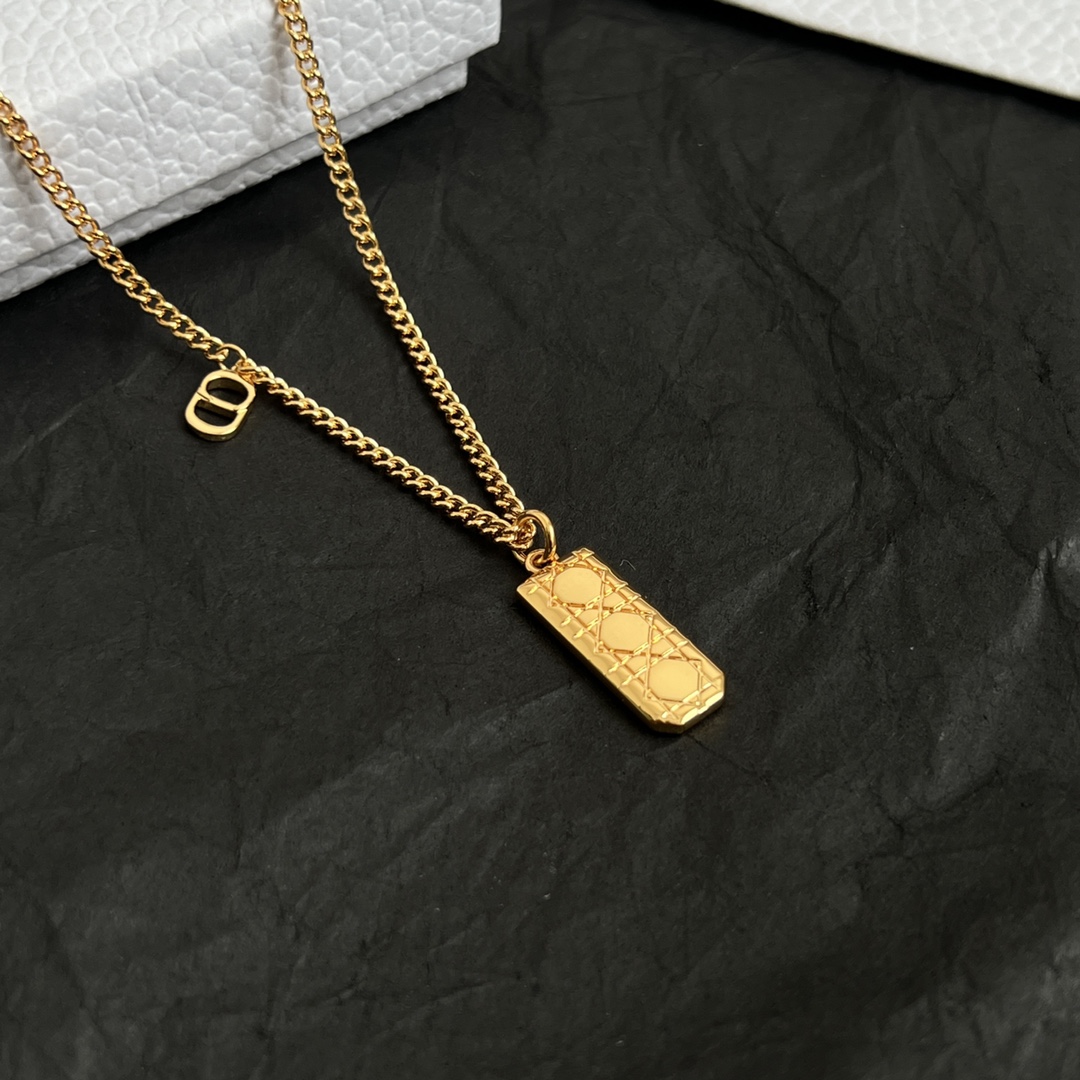 【】👑Dior 迪奥  项链 精选原版一致 黄铜材质 甜美气质高雅。