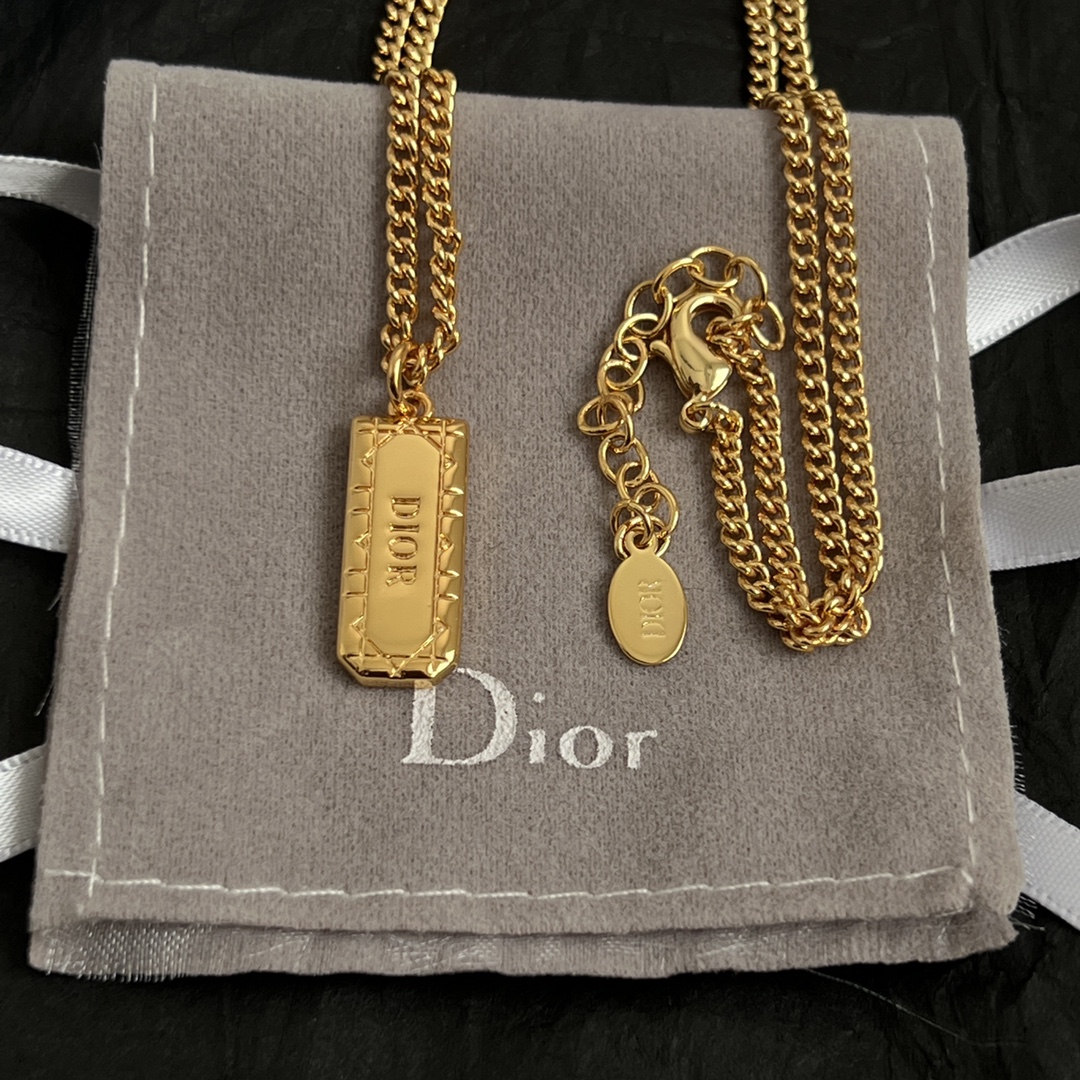 【】👑Dior 迪奥  项链 精选原版一致 黄铜材质 甜美气质高雅。