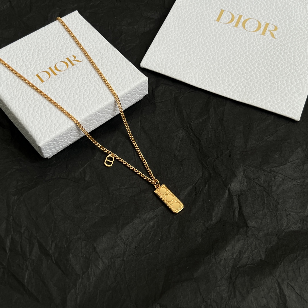 【】👑Dior 迪奥  项链 精选原版一致 黄铜材质 甜美气质高雅。