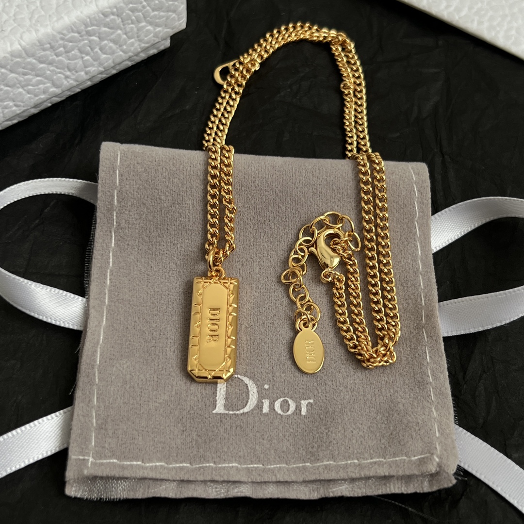 【】👑Dior 迪奥  项链 精选原版一致 黄铜材质 甜美气质高雅。
