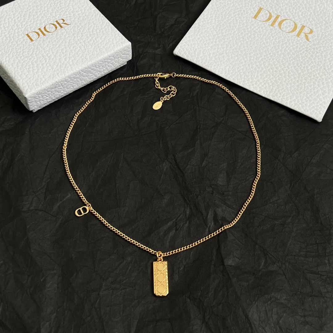 【】👑Dior 迪奥  项链 精选原版一致 黄铜材质 甜美气质高雅。