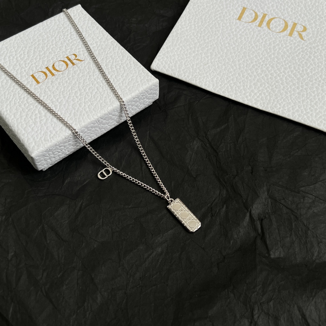 【】👑Dior 迪奥  项链 精选原版一致 黄铜材质 甜美气质高雅。
