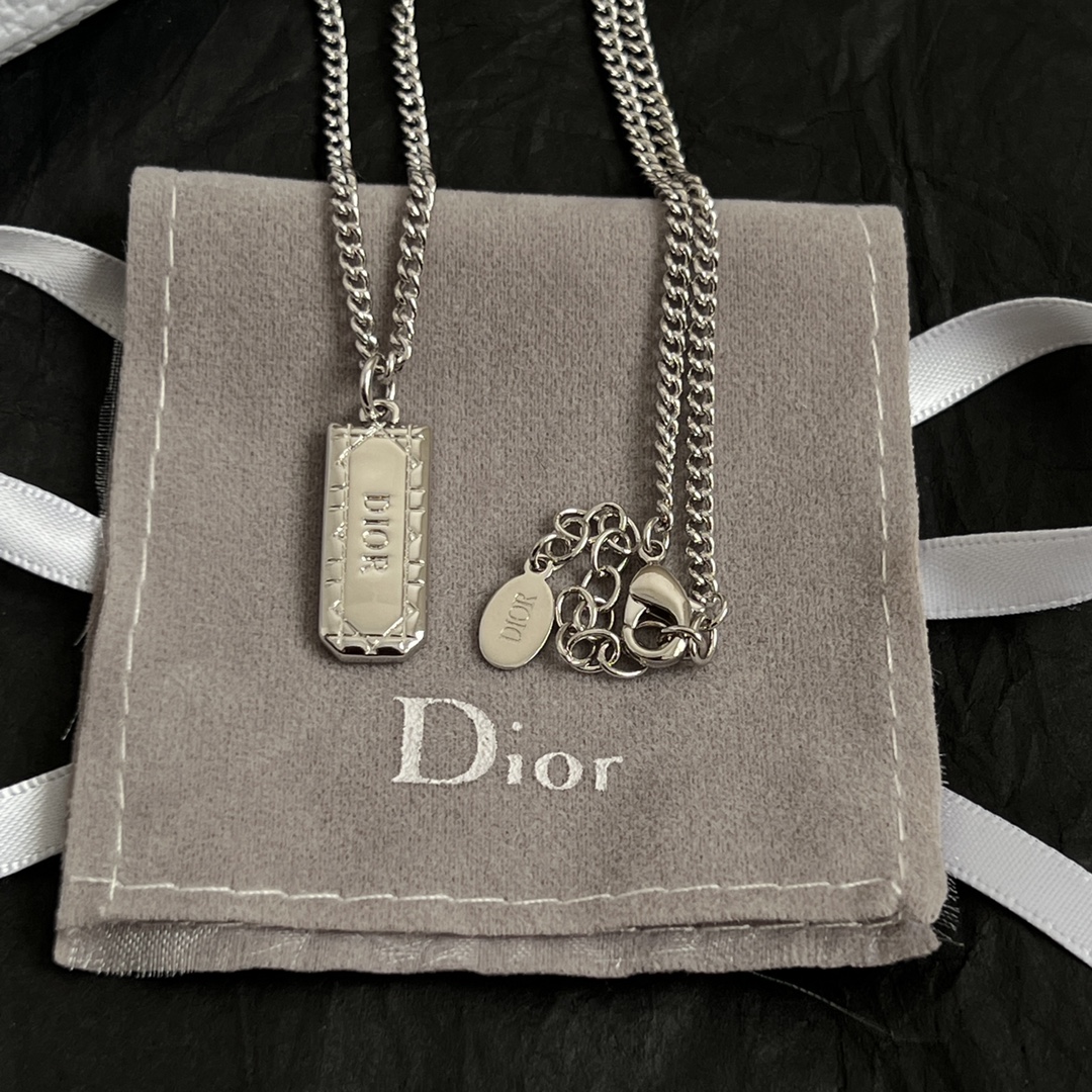 【】👑Dior 迪奥  项链 精选原版一致 黄铜材质 甜美气质高雅。