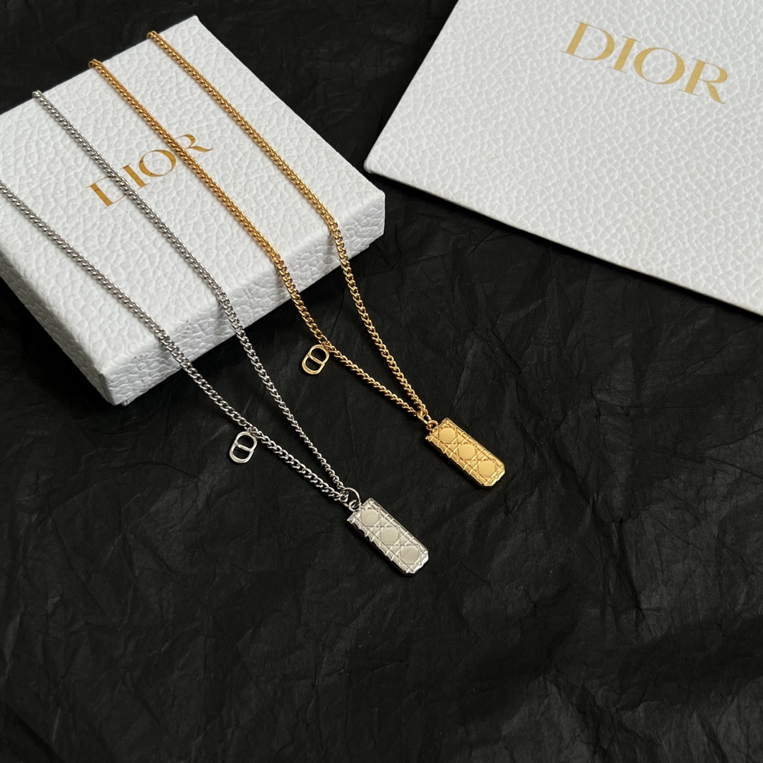 【】👑Dior 迪奥  项链 精选原版一致 黄铜材质 甜美气质高雅。