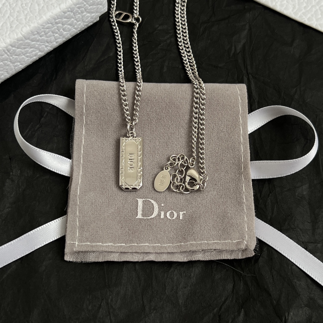 【】👑Dior 迪奥  项链 精选原版一致 黄铜材质 甜美气质高雅。
