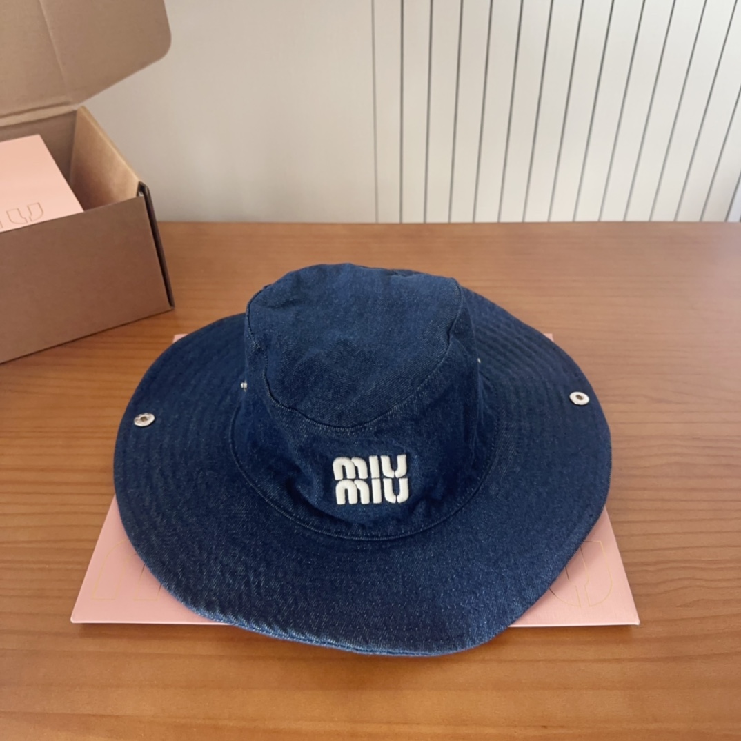 NO:366073,miumiu Embroidered fisherman's hat, very easy to match, buy it now!  Hat fisherman hat baseball hat knit hat, hat, miumiu, espadrilles, hatsmiumiu 缪缪 刺绣渔夫帽,超好搭配,赶紧入手！帽子渔夫帽棒球帽针织帽,帽子,miumiu,espadrilles,hats,hat