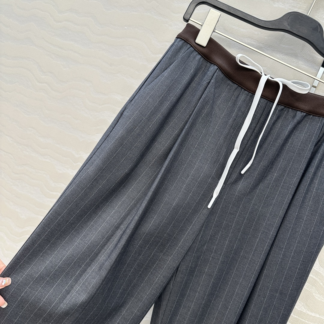 独家首发❤️原单品质miu系少女穿搭！知性分子学院风直筒裤，撞色罗纹腰带拼接设计甜酷兼备减龄穿搭。高级灰