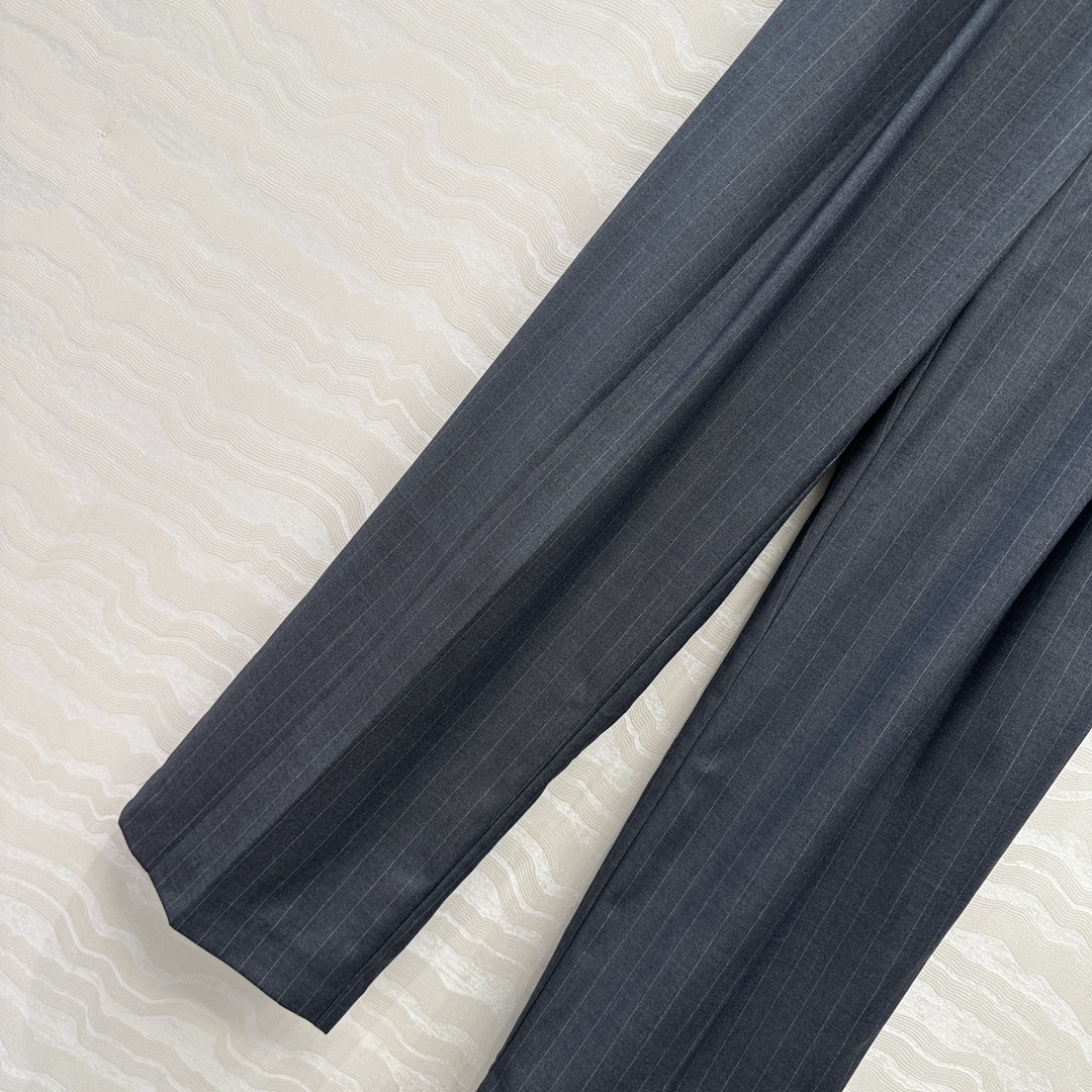 独家首发❤️原单品质miu系少女穿搭！知性分子学院风直筒裤，撞色罗纹腰带拼接设计甜酷兼备减龄穿搭。高级灰