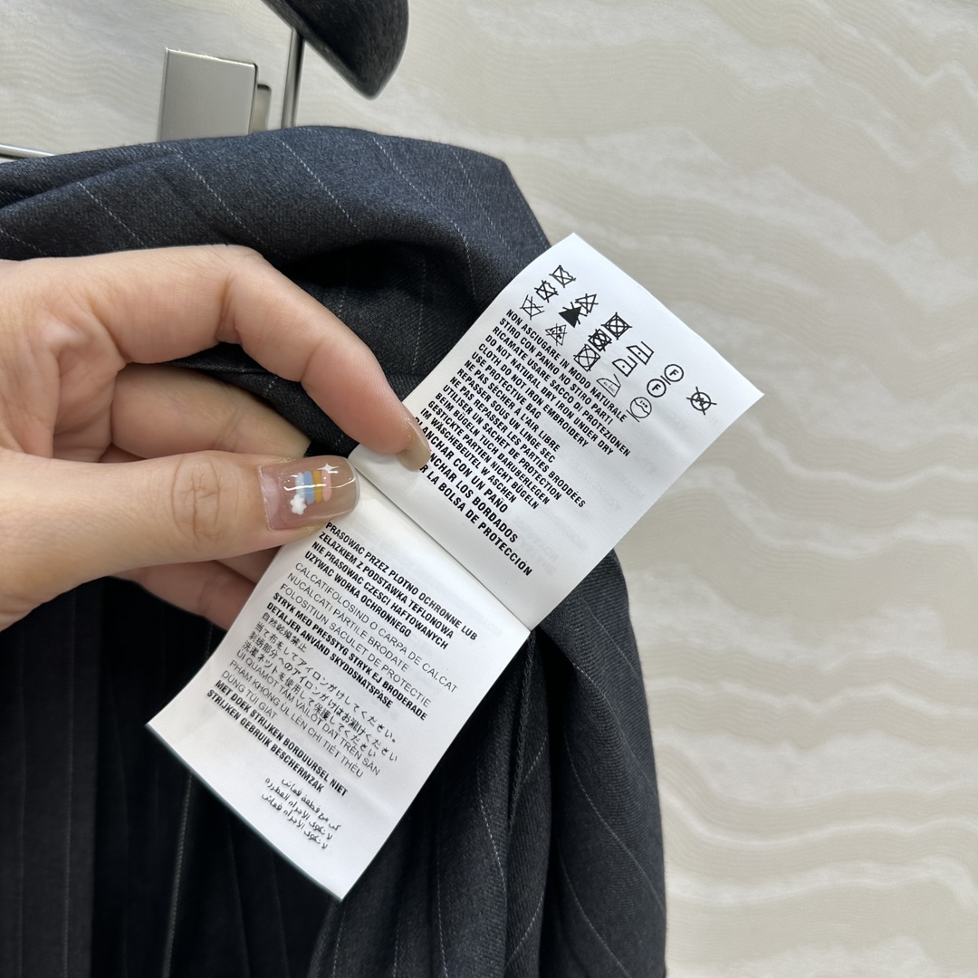 独家首发❤️原单品质miu系少女穿搭！知性分子学院风压褶短半裙，撞色罗纹腰带拼接设计甜酷兼备减龄穿搭。高