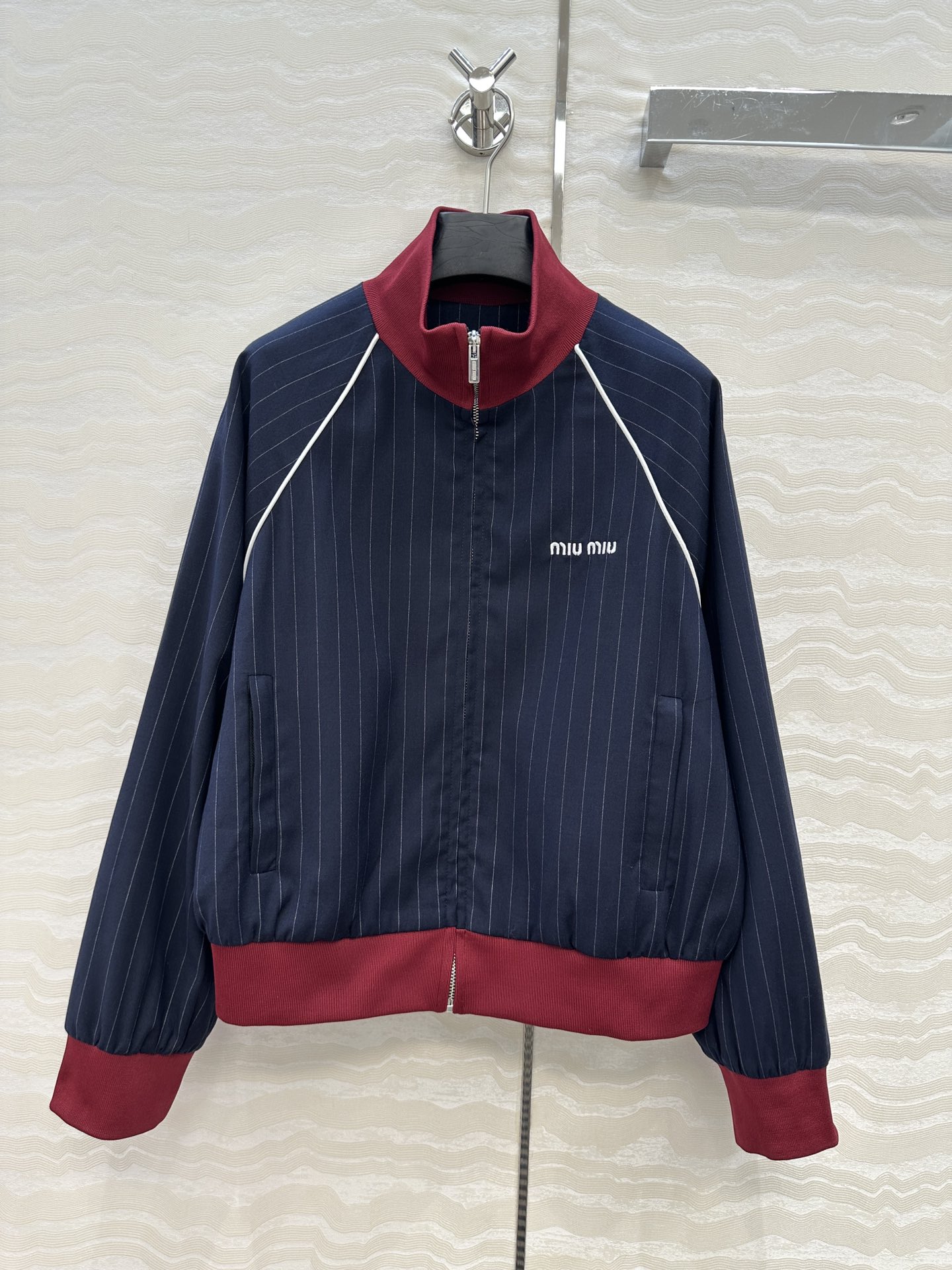 独家首发❤️原单品质miu系少女穿搭！知性分子学院风落肩短款夹克外套！撞色罗纹领拼接设计甜酷兼备减龄穿搭