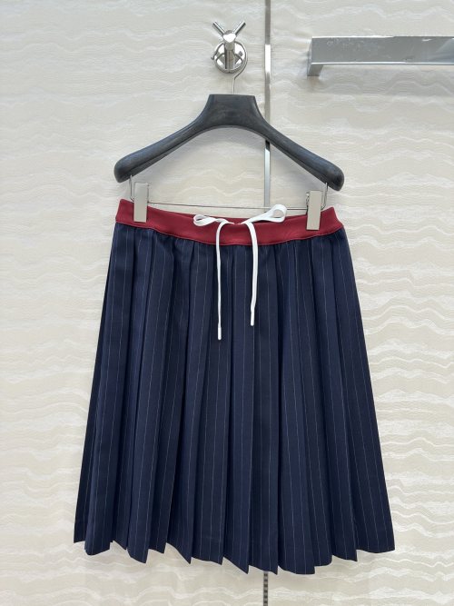 Miu-Inspired Pleated Skirt with Striped Design and Contrasting Waistband 1 Miu-Inspired Pleated Skirt with Striped Design and Contrasting Waistband