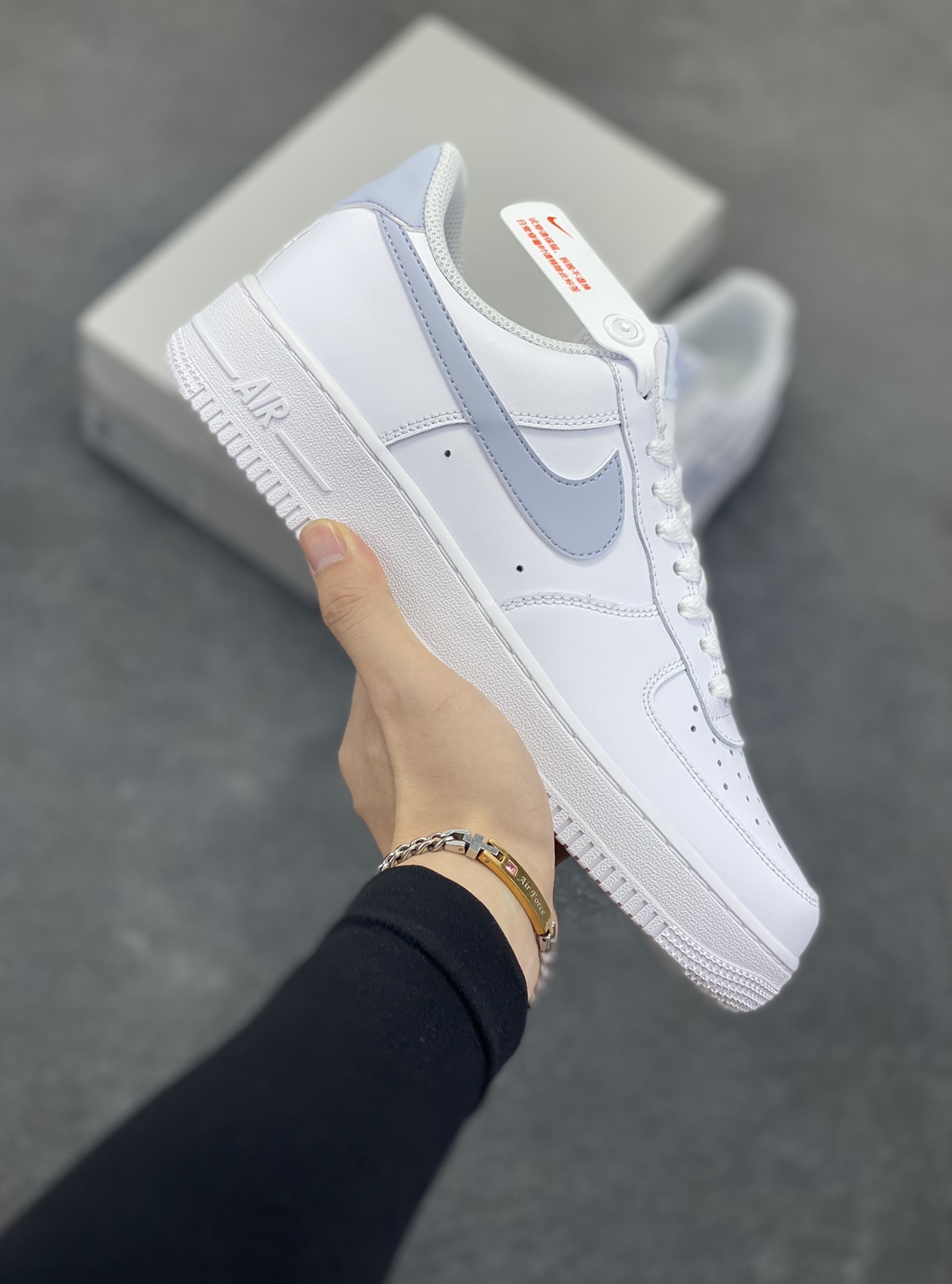Nike Air Force 1‘07 Low 白浅灰 空军一号低帮休闲板鞋 原楦头原纸板 打造纯正空军版型#专注外贸渠道 全掌内置蜂窝气垫 #原盒配件 原厂中底钢印、拉帮完美 货号:FJ4146-117 尺码:36 36.5 37.5 38 38.5 39 40 40.5 41 42 42.5 43 44 44.5 45-选品中心