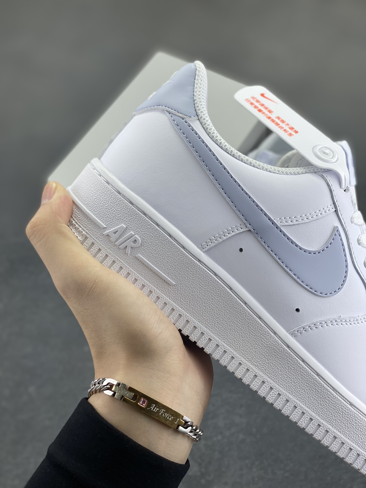图片[6]-Nike Air Force 1‘07 Low 白浅灰 空军一号低帮休闲板鞋 原楦头原纸板 打造纯正空军版型#专注外贸渠道 全掌内置蜂窝气垫 #原盒配件 原厂中底钢印、拉帮完美 货号：FJ4146-117 尺码：36 36.5 37.5 38 38.5 39 40 40.5 41 42 42.5 43 44 44.5 45-选品中心