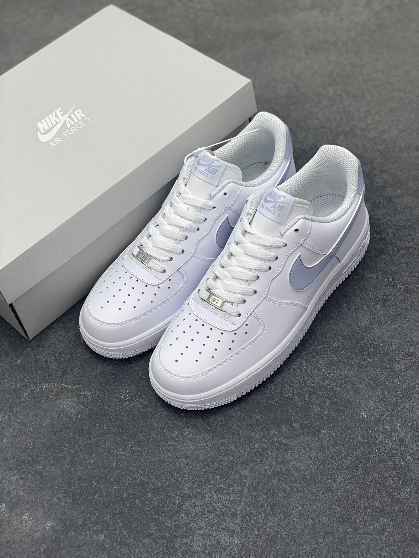 图片[8]-Nike Air Force 1‘07 Low 白浅灰 空军一号低帮休闲板鞋 原楦头原纸板 打造纯正空军版型#专注外贸渠道 全掌内置蜂窝气垫 #原盒配件 原厂中底钢印、拉帮完美 货号：FJ4146-117 尺码：36 36.5 37.5 38 38.5 39 40 40.5 41 42 42.5 43 44 44.5 45-选品中心