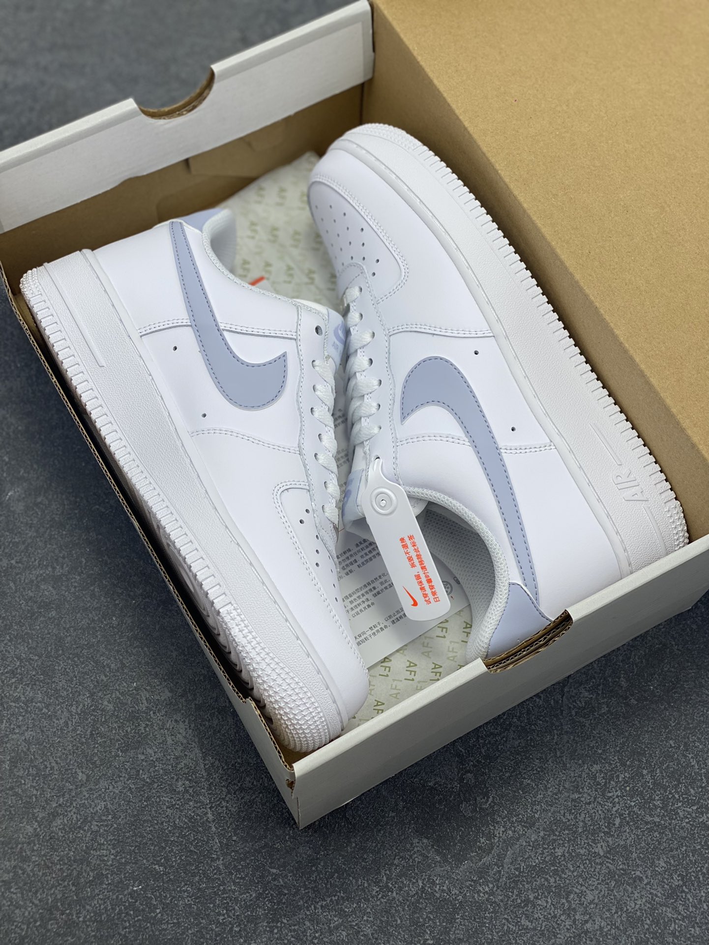 图片[9]-Nike Air Force 1‘07 Low 白浅灰 空军一号低帮休闲板鞋 原楦头原纸板 打造纯正空军版型#专注外贸渠道 全掌内置蜂窝气垫 #原盒配件 原厂中底钢印、拉帮完美 货号：FJ4146-117 尺码：36 36.5 37.5 38 38.5 39 40 40.5 41 42 42.5 43 44 44.5 45-选品中心