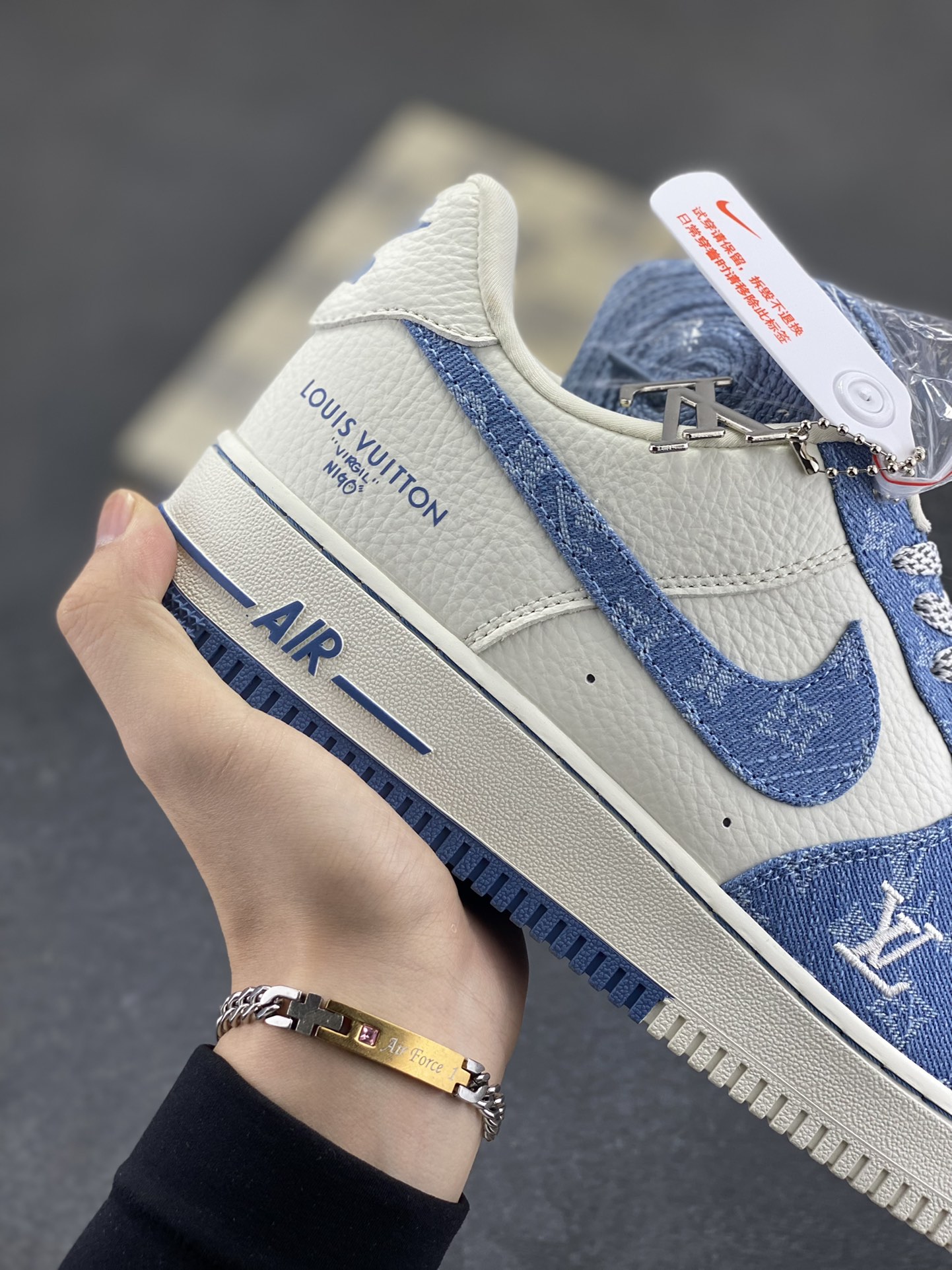 图片[6]-NIke Air Force 1 \’07 Low LV联名–淡蓝牛仔 空军一号低帮 运动鞋 休闲鞋 折边针车 工艺难度大 原楦头原纸板 原装鞋盒 原厂鞋底 超高清洁度 细节完美 货号：SC0601-555 尺码：36 36.5 37.5 38 38.5 39 40 40.5 41 42 42.5 43 44 44.5 45-选品中心
