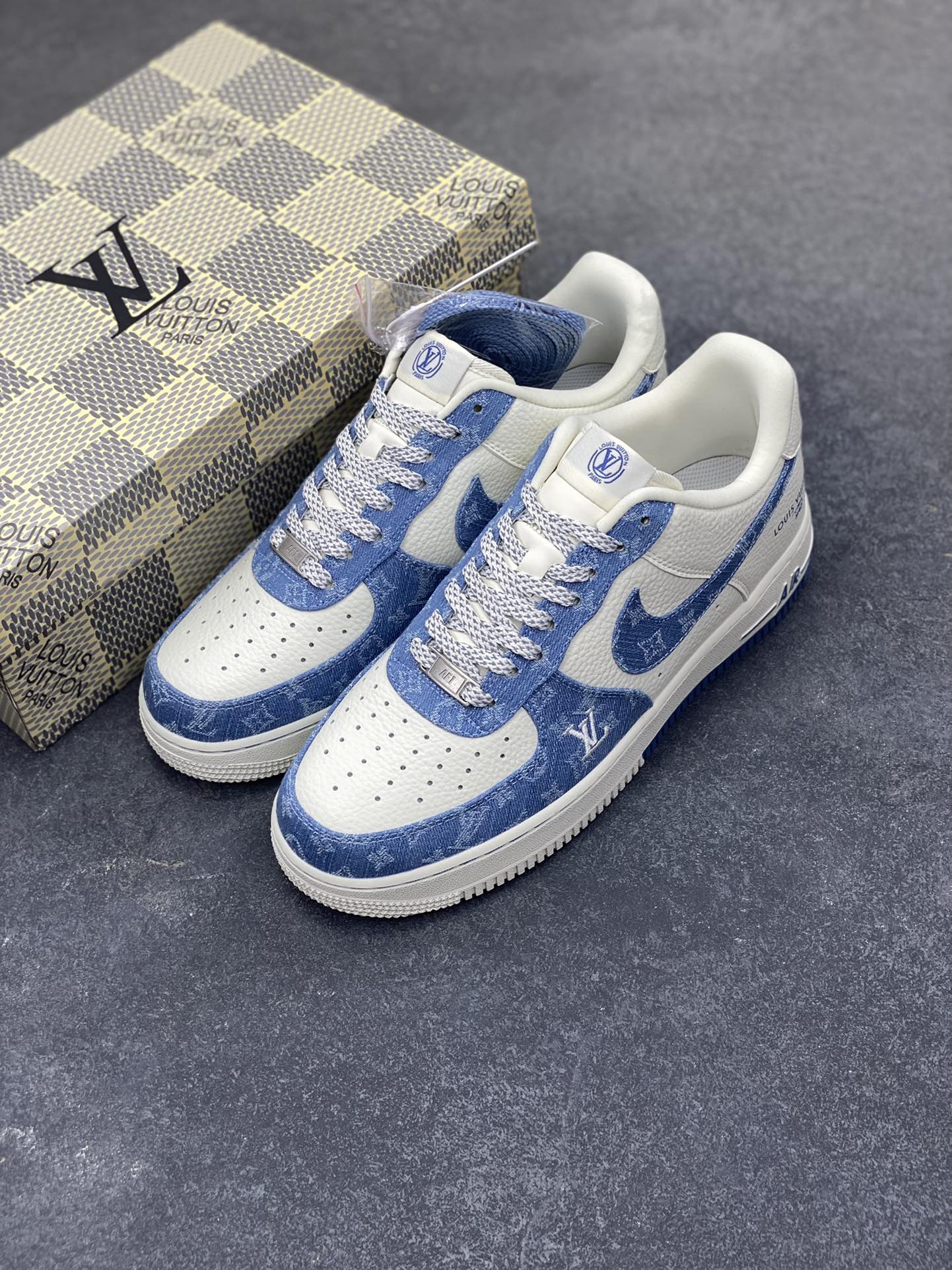 图片[8]-NIke Air Force 1 \’07 Low LV联名–淡蓝牛仔 空军一号低帮 运动鞋 休闲鞋 折边针车 工艺难度大 原楦头原纸板 原装鞋盒 原厂鞋底 超高清洁度 细节完美 货号：SC0601-555 尺码：36 36.5 37.5 38 38.5 39 40 40.5 41 42 42.5 43 44 44.5 45-选品中心