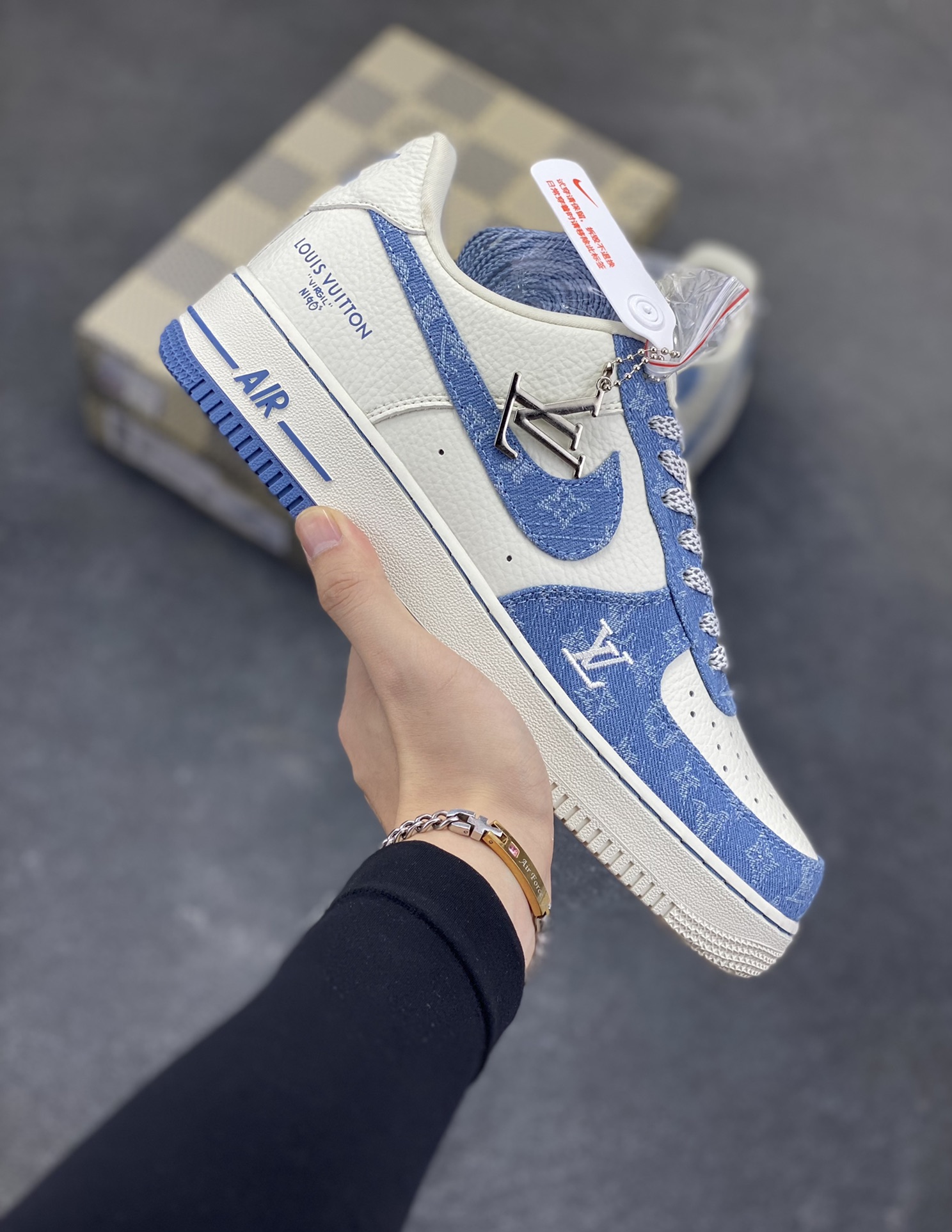 NIke Air Force 1 \’07 Low LV联名–淡蓝牛仔 空军一号低帮 运动鞋 休闲鞋 折边针车 工艺难度大 原楦头原纸板 原装鞋盒 原厂鞋底 超高清洁度 细节完美 货号:SC0601-555 尺码:36 36.5 37.5 38 38.5 39 40 40.5 41 42 42.5 43 44 44.5 45-选品中心