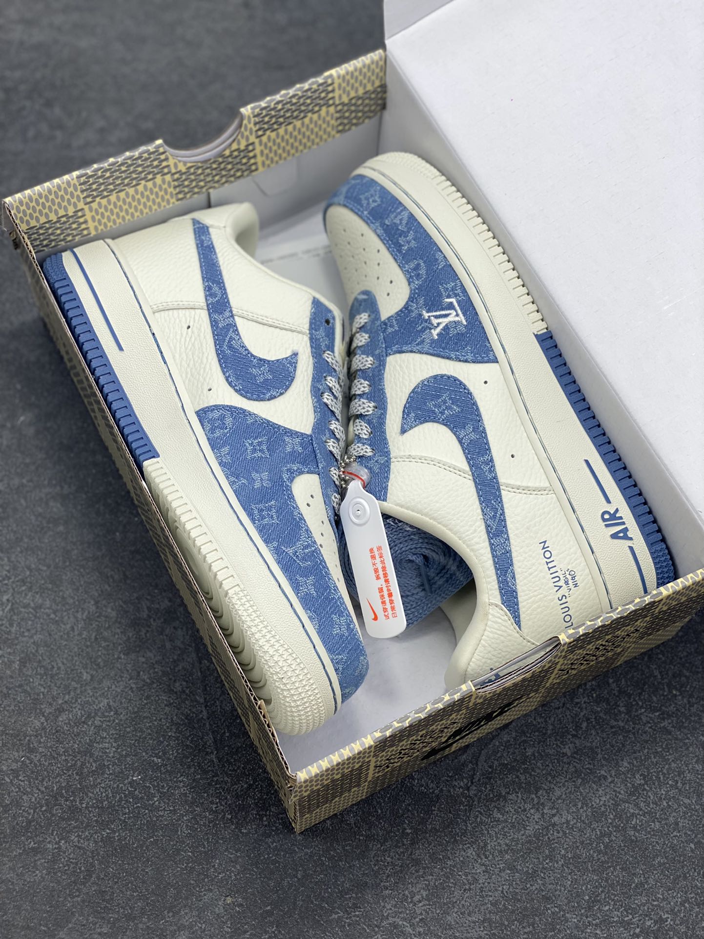 图片[9]-NIke Air Force 1 \’07 Low LV联名–淡蓝牛仔 空军一号低帮 运动鞋 休闲鞋 折边针车 工艺难度大 原楦头原纸板 原装鞋盒 原厂鞋底 超高清洁度 细节完美 货号：SC0601-555 尺码：36 36.5 37.5 38 38.5 39 40 40.5 41 42 42.5 43 44 44.5 45-选品中心