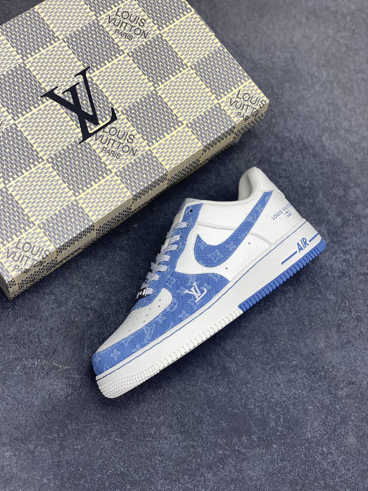 图片[7]-NIke Air Force 1 \’07 Low LV联名–淡蓝牛仔 空军一号低帮 运动鞋 休闲鞋 折边针车 工艺难度大 原楦头原纸板 原装鞋盒 原厂鞋底 超高清洁度 细节完美 货号：SC0601-555 尺码：36 36.5 37.5 38 38.5 39 40 40.5 41 42 42.5 43 44 44.5 45-选品中心