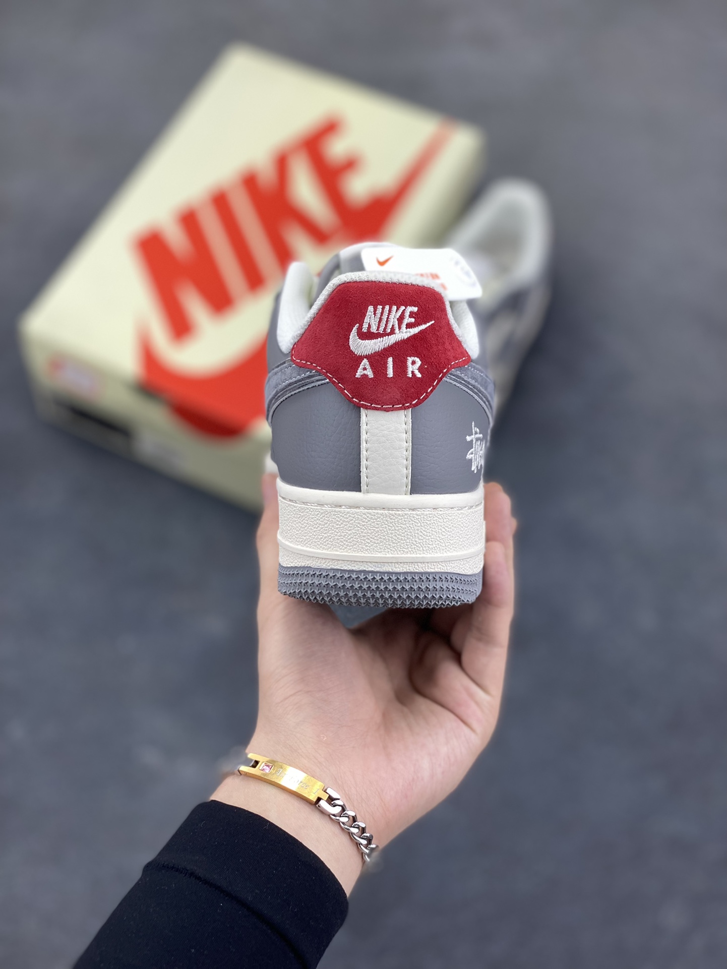 图片[4]-Nike Air Force 1 Low 空军一号低帮百搭休闲运动板鞋。柔软、弹性十足的缓震性能和出色的中底设计，横跨复古与现代的外型结合，造就出风靡全球三十多年的Force 1，直到今天还深受青睐。 货号：XZ6188-338 尺码：36 36.5 37.5 38 38.5 39 40 40.5 41 42 42.5 43 44 44.5 45-选品中心