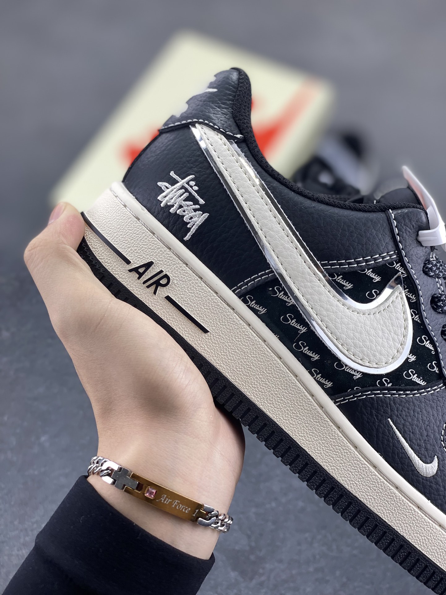 图片[6]-Nike Air Force 1 Low 空军一号低帮百搭休闲运动板鞋。柔软、弹性十足的缓震性能和出色的中底设计，横跨复古与现代的外型结合，造就出风靡全球三十多年的Force 1，直到今天还深受青睐。 货号：XZ6188-311 尺码：36 36.5 37.5 38 38.5 39 40 40.5 41 42 42.5 43 44 44.5 45-选品中心