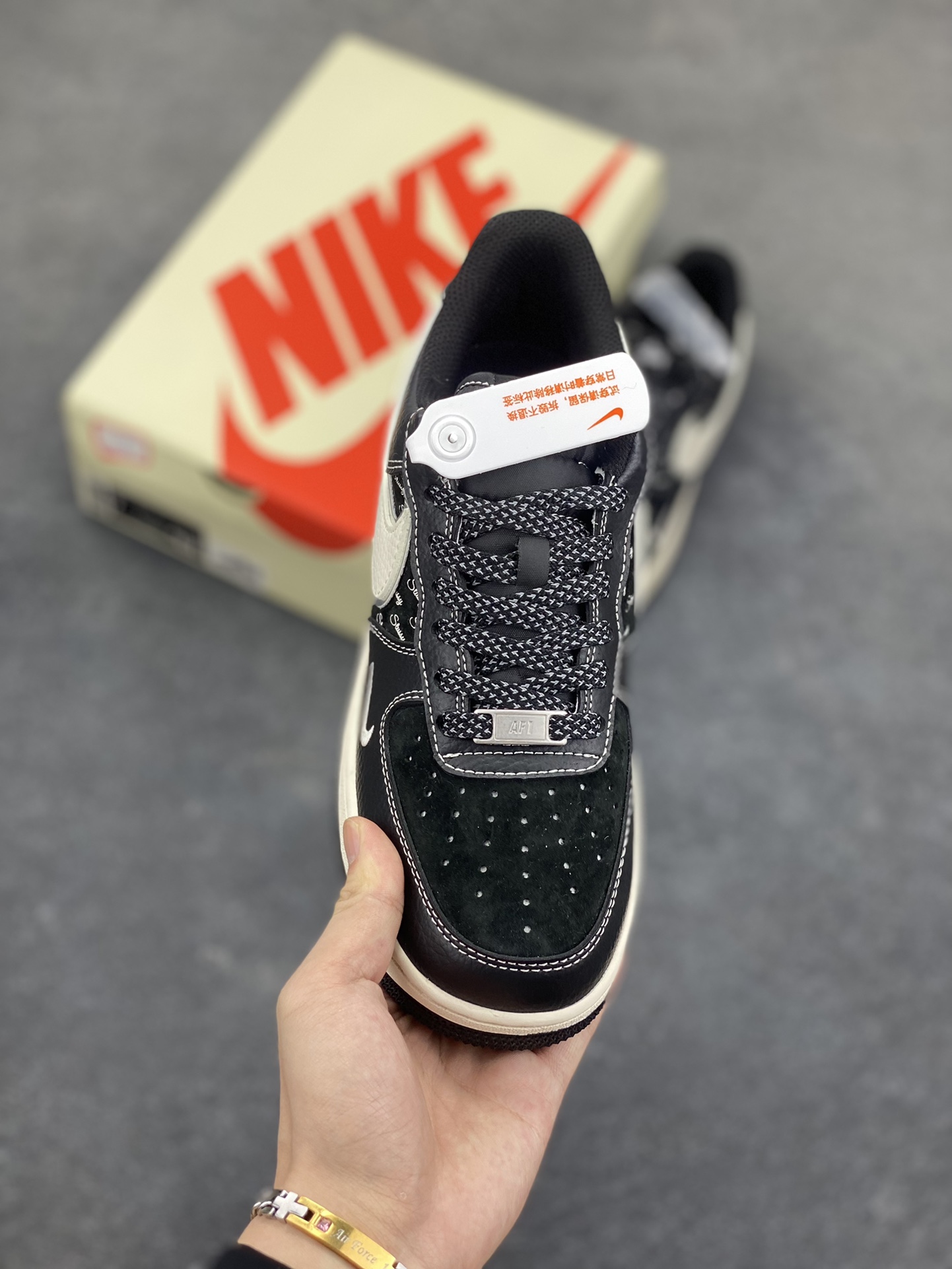 图片[2]-Nike Air Force 1 Low 空军一号低帮百搭休闲运动板鞋。柔软、弹性十足的缓震性能和出色的中底设计，横跨复古与现代的外型结合，造就出风靡全球三十多年的Force 1，直到今天还深受青睐。 货号：XZ6188-311 尺码：36 36.5 37.5 38 38.5 39 40 40.5 41 42 42.5 43 44 44.5 45-选品中心