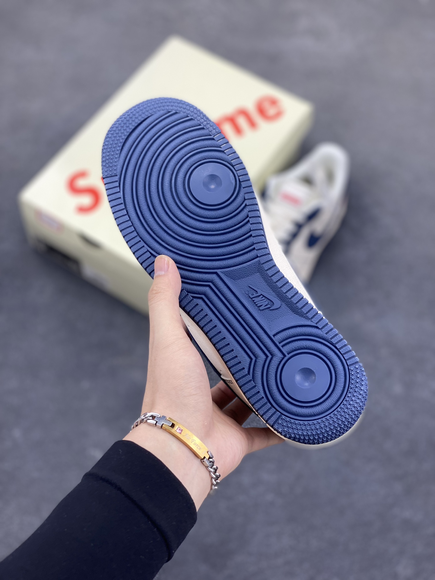 图片[5]-Nike Air Force 1 Low 空军一号低帮百搭休闲运动板鞋。柔软、弹性十足的缓震性能和出色的中底设计，横跨复古与现代的外型结合，造就出风靡全球三十多年的Force 1，直到今天还深受青睐。 货号：XZ3328-669 尺码：36 36.5 37.5 38 38.5 39 40 40.5 41 42 42.5 43 44 44.5 45-选品中心
