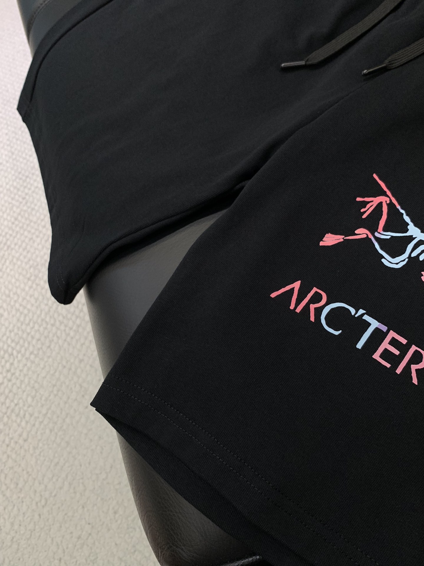 Arcteryx P950 T-Shirts: Stylish, Expensive, and Elegant Summer 2025 Collection - 图片 8
