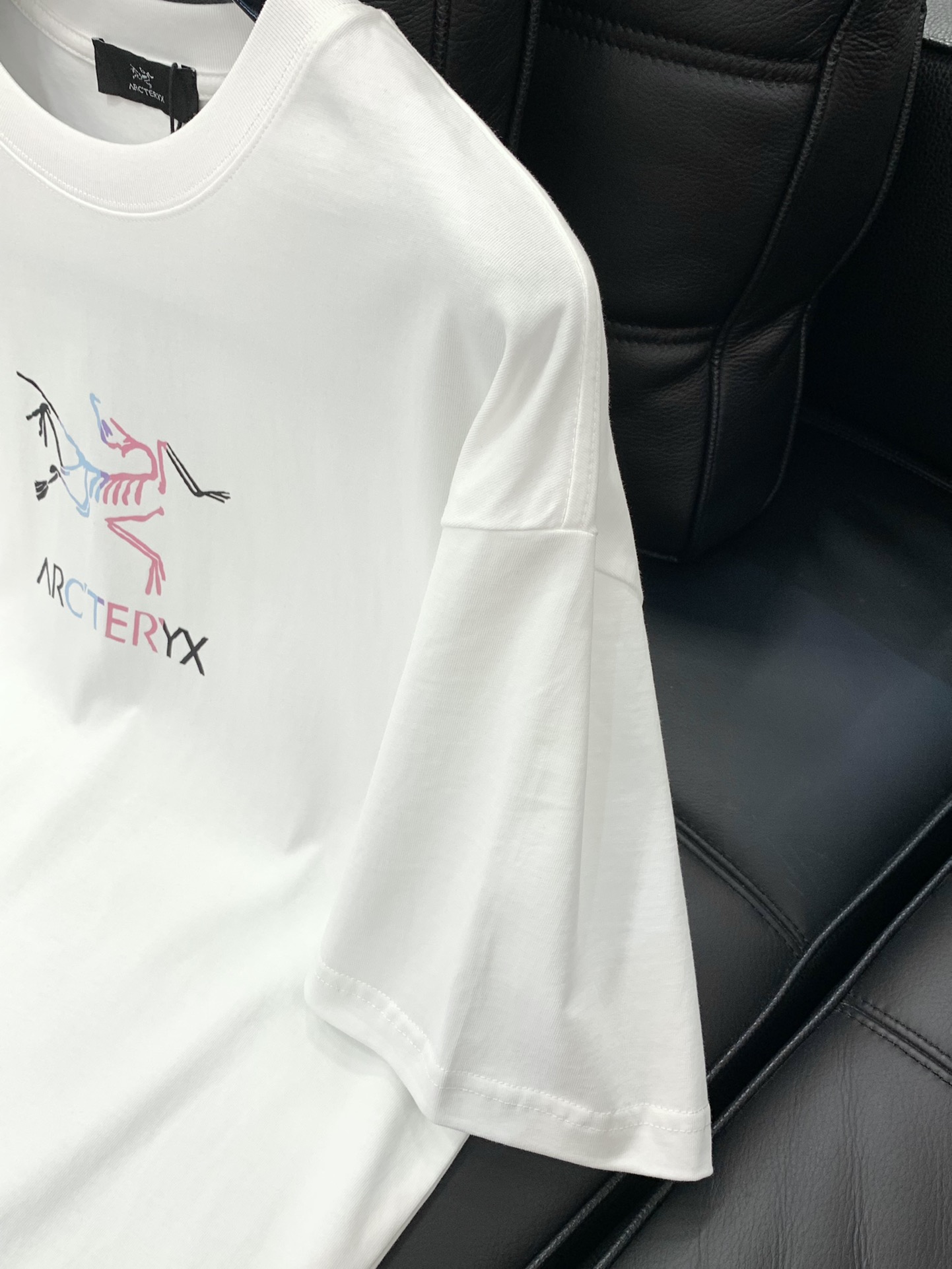 Arcteryx P950 Summer T-Shirts: Stylish, Expensive, and Elegant Fashioner’s Choice - 图片 5