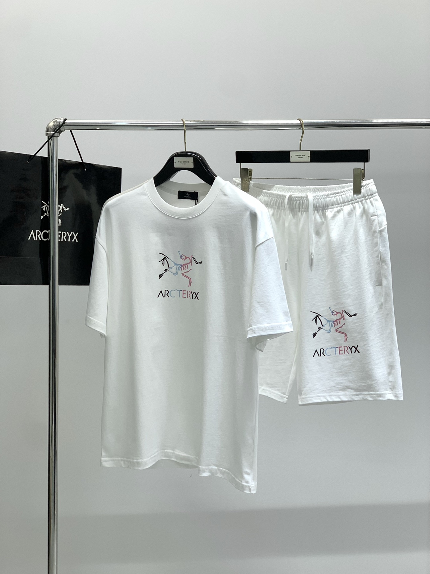 Arcteryx P950 T-Shirts: 2025 Summer Collection, Stylish, Elegant, Imported Fabrics, Limited Edition - 图片 9