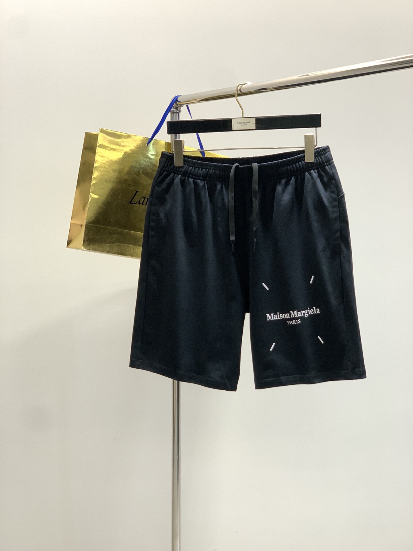 “Top-notch Maison Margiela Magira T-shirt Suit for Summer 2025 – Comfortable, Stylish, and High-Quality!” - 图片 1