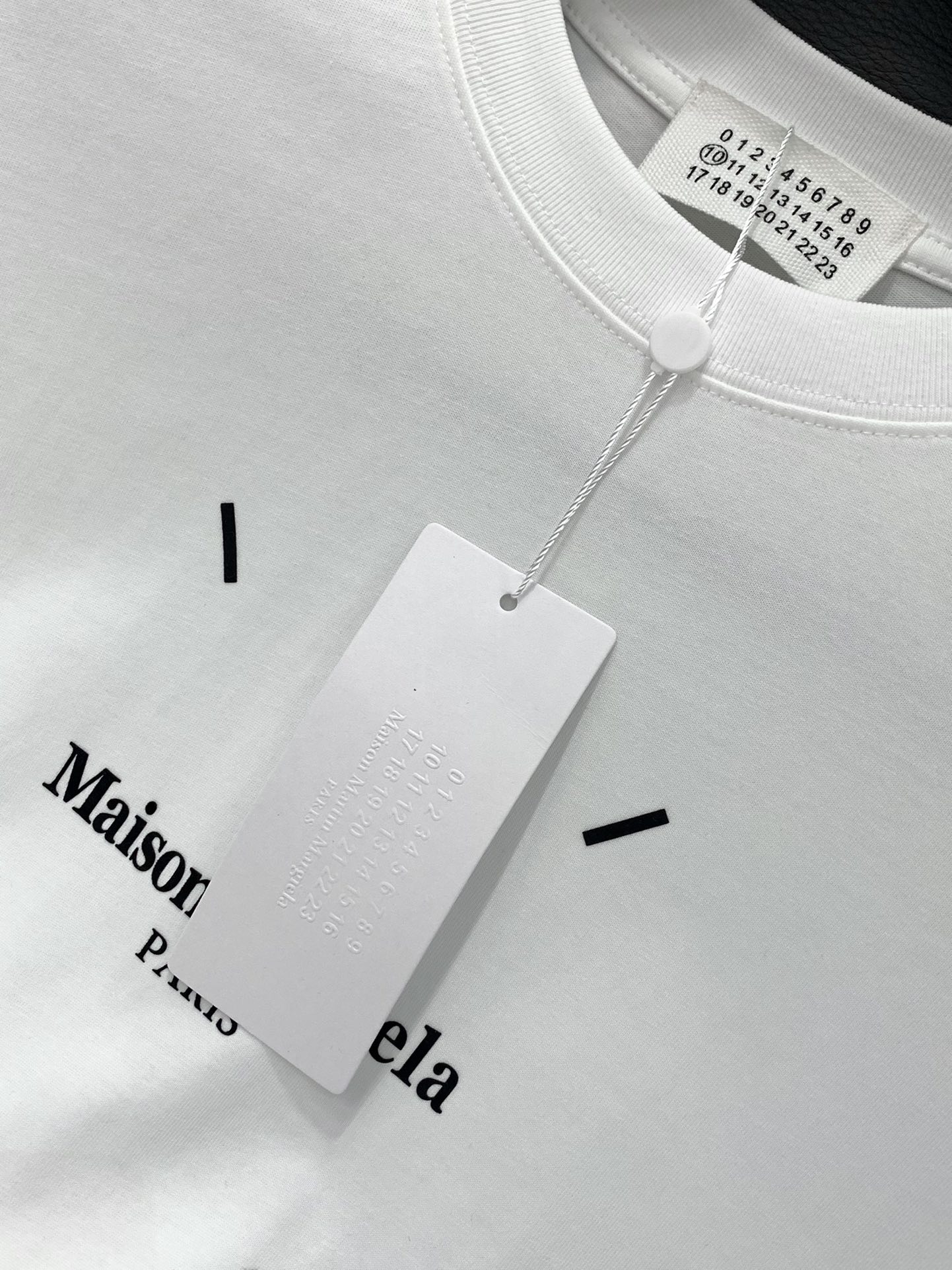 2025 Summer Fashion: Maison Margiela Magira T-Shirt Suit with Alphalogo Print - 图片 7