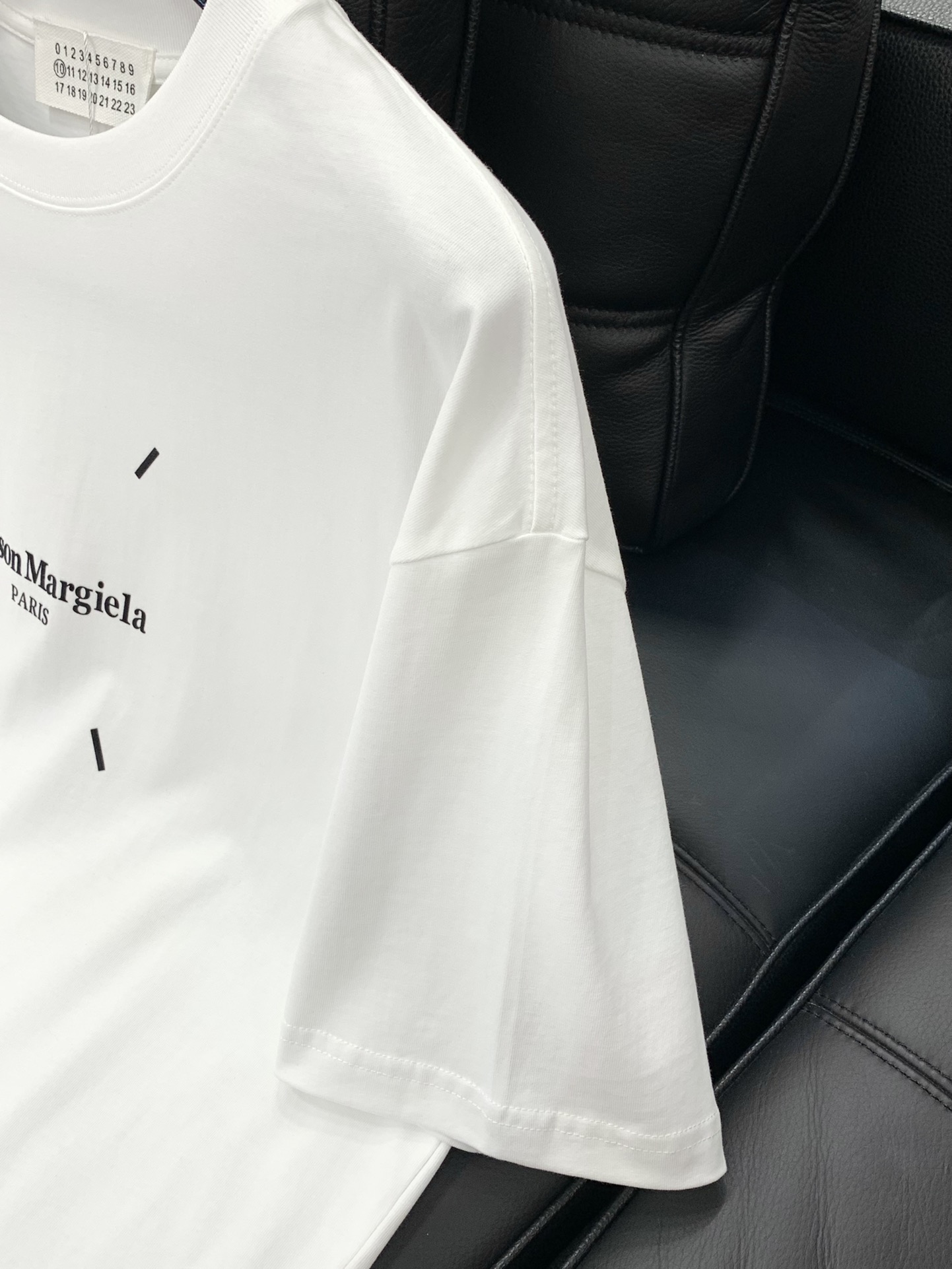2025 Summer Fashion: Maison Margiela Magira T-Shirt Suit with Alphalogo Print - 图片 5